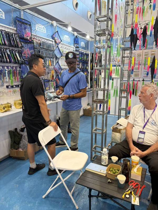 Visitors at the Chinalure sample table on day two of CGC EXPO (Autumn) 2026, booth E2 2125